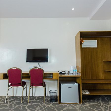 Maxi Hotel And Event Center Tagbilaran Dış mekan fotoğraf