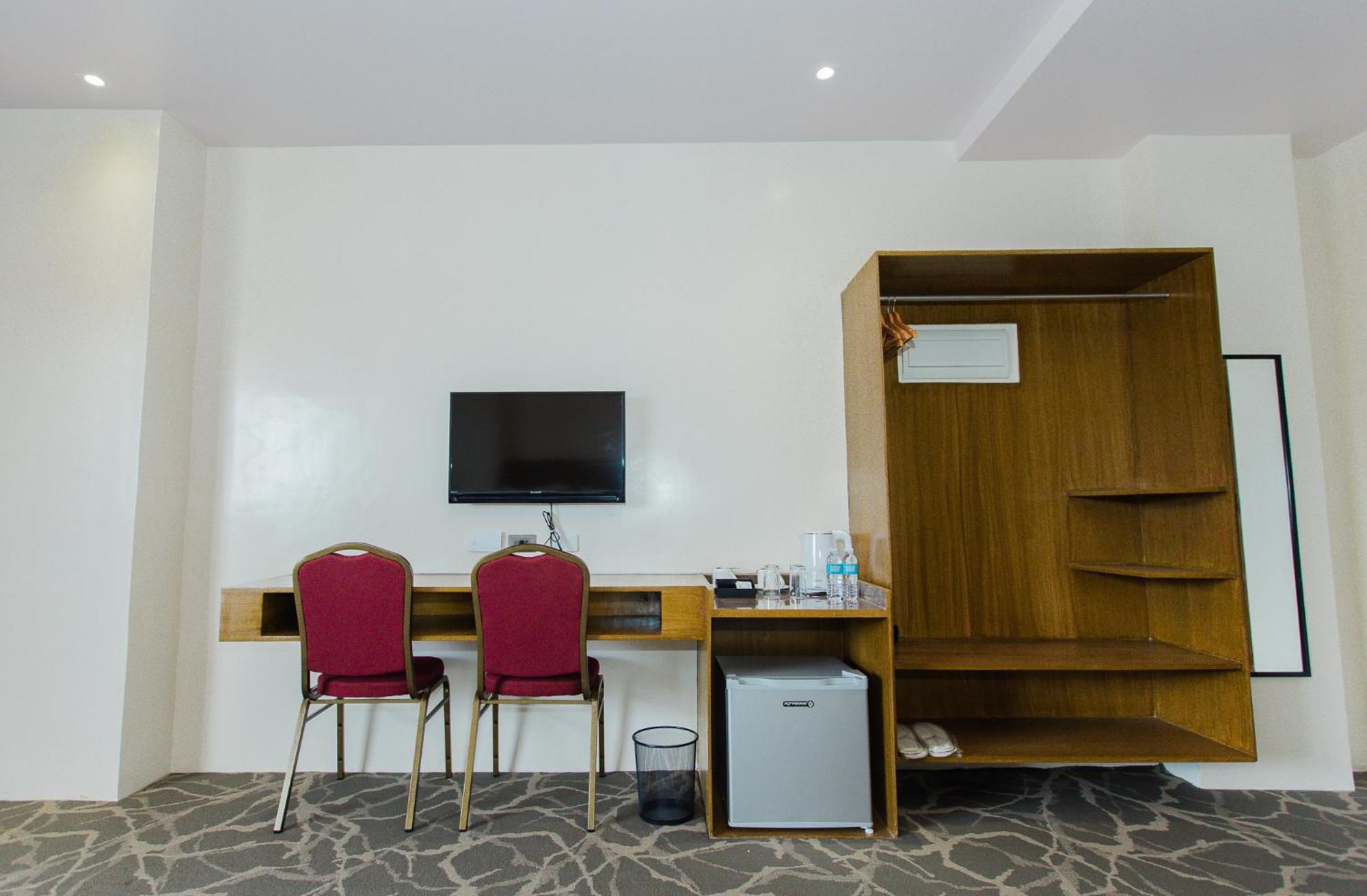 Maxi Hotel And Event Center Tagbilaran Dış mekan fotoğraf