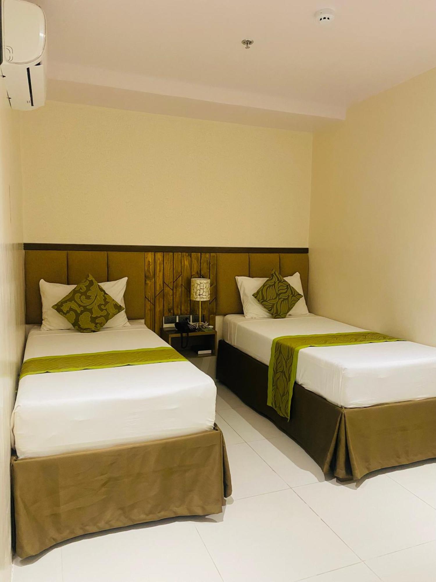 Maxi Hotel And Event Center Tagbilaran Dış mekan fotoğraf