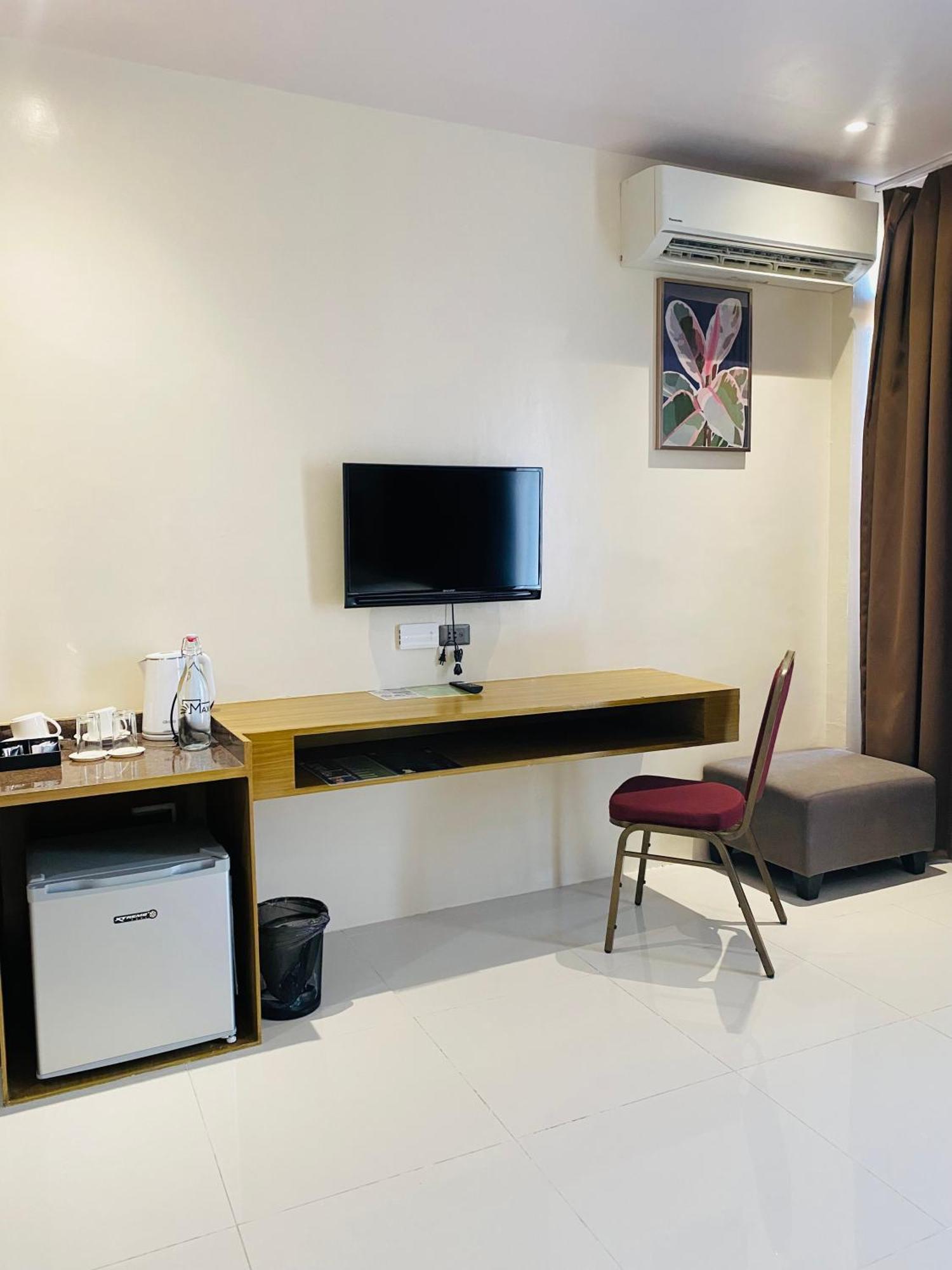 Maxi Hotel And Event Center Tagbilaran Dış mekan fotoğraf