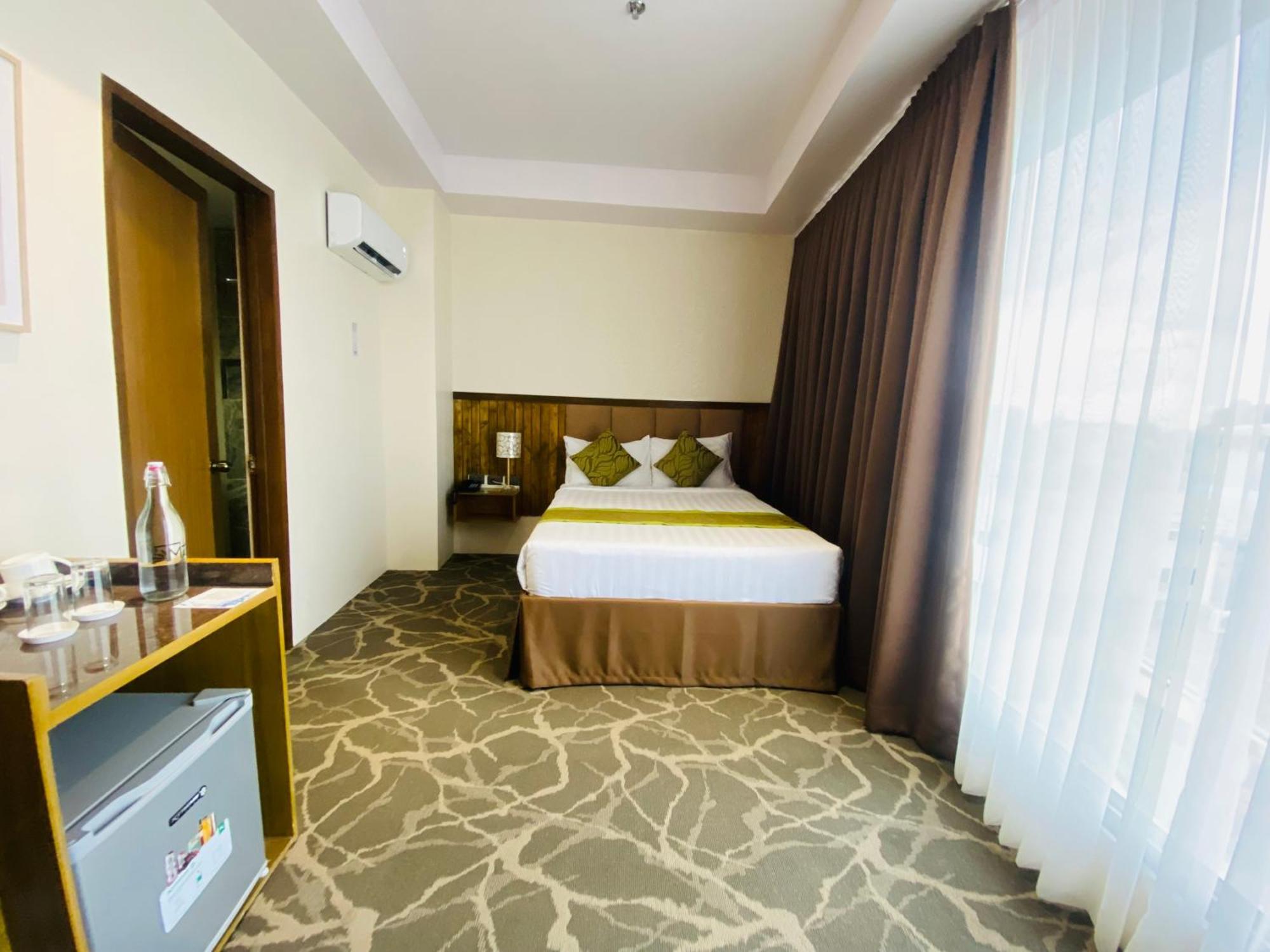 Maxi Hotel And Event Center Tagbilaran Dış mekan fotoğraf